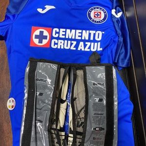 BRAND NEW PROFESSIONAL GLOVES FROM GOALKEEPER FROM MEXICO SIGNED CONEJO PEREZ